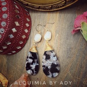 SHOULDER DUSTER +Black and Gold BIG BAROQUE PEARL Earrings
